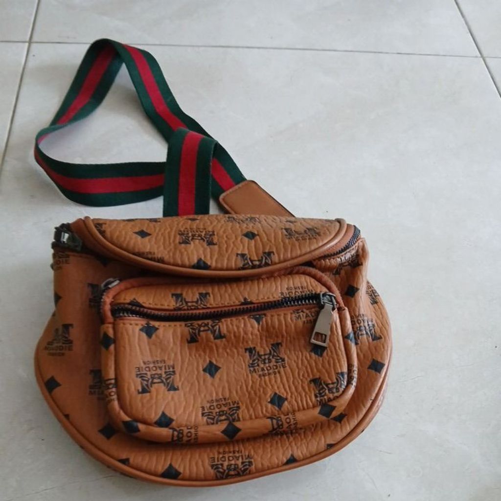 [Second] Wb crossbody kulas cewe