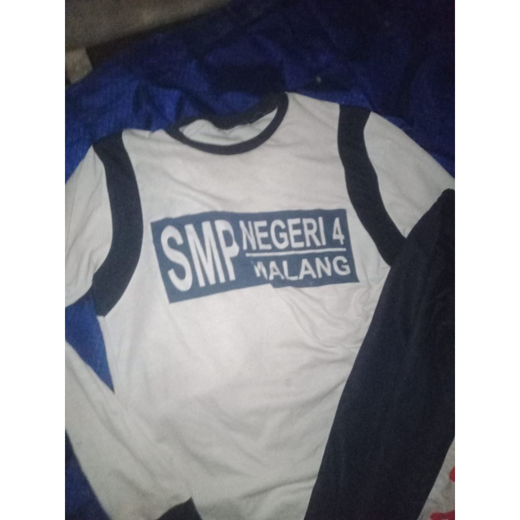 seragam olahraga smpn 4 malang preloved