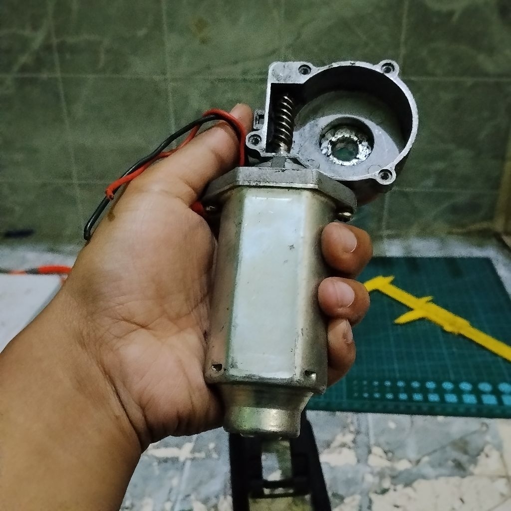 DINAMO 24VDC MOTOR BEKAS MOTOR GEARBOX