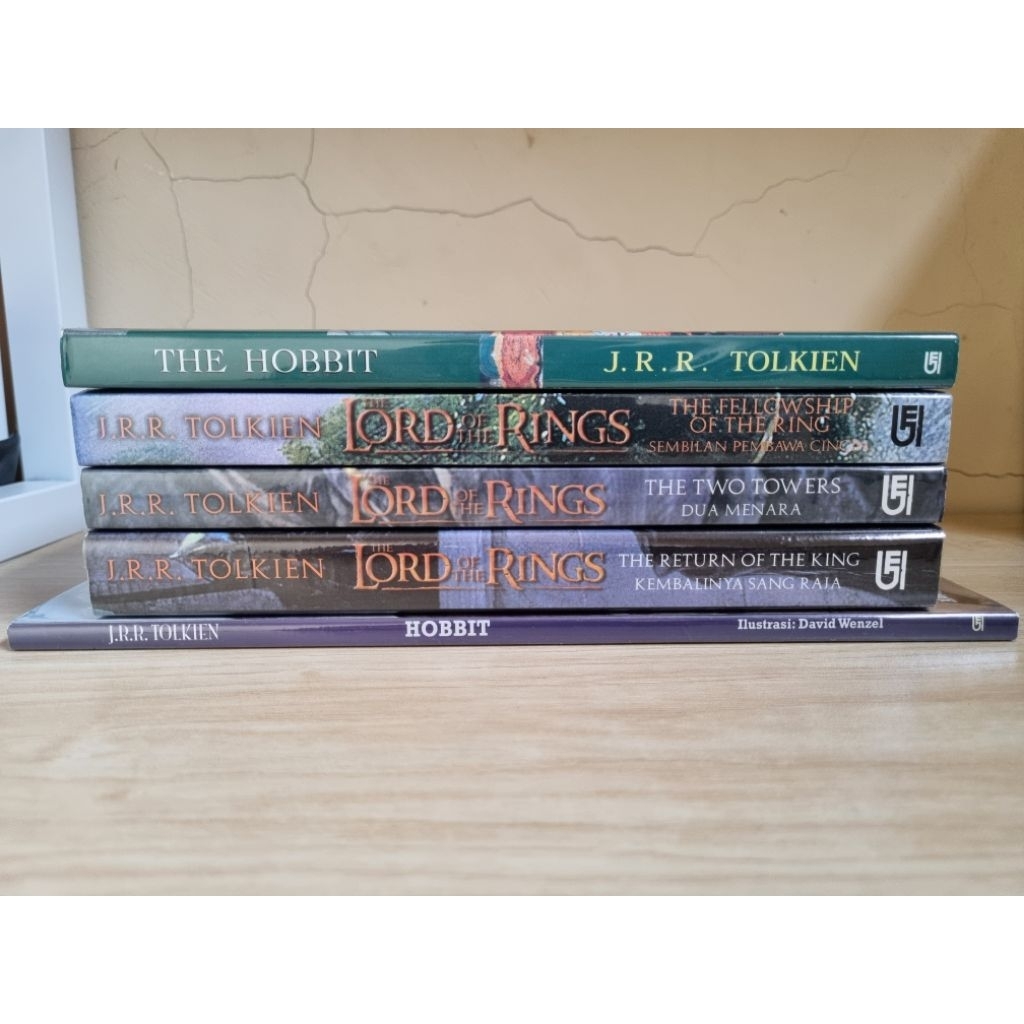 The Lord of the Rings Trilogy (Sembilan Pembawa Cincin, Dua Menara, Kembalinya Sang Raja), The Hobbi