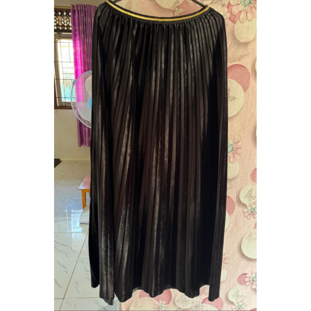 preloved rok hitam panjang bludru