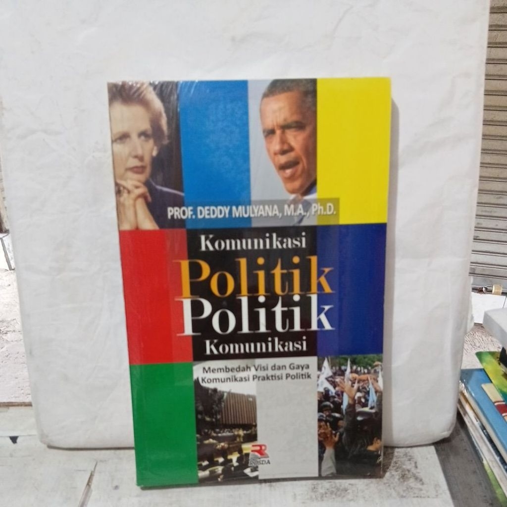 Buku Komunikasi Politik, Politik Komunikasi