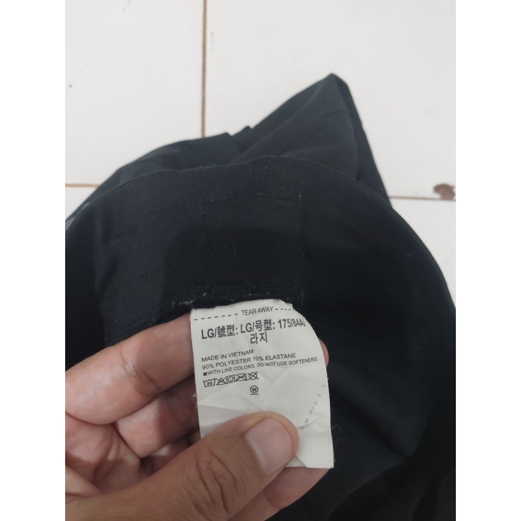 celana panjang running UA