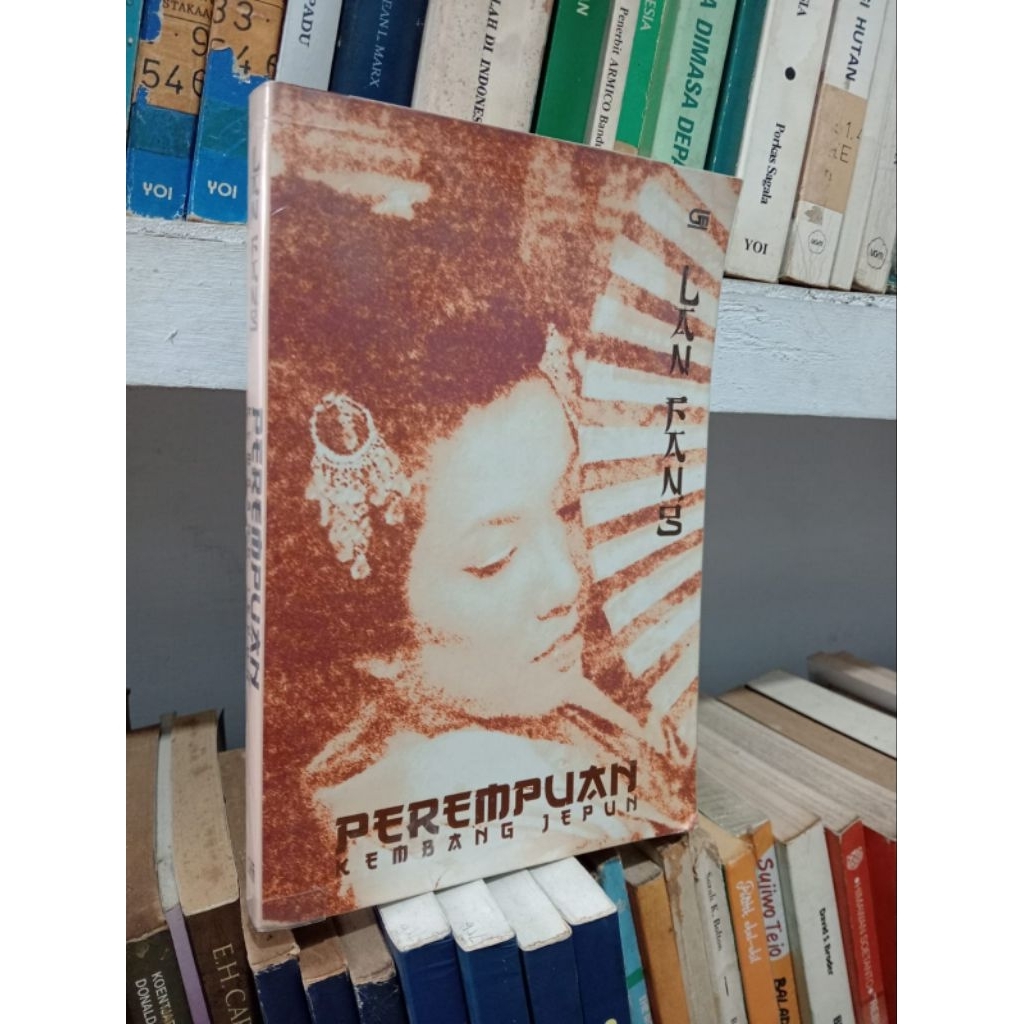 PEREMPUAN KEMBANG JEPUN