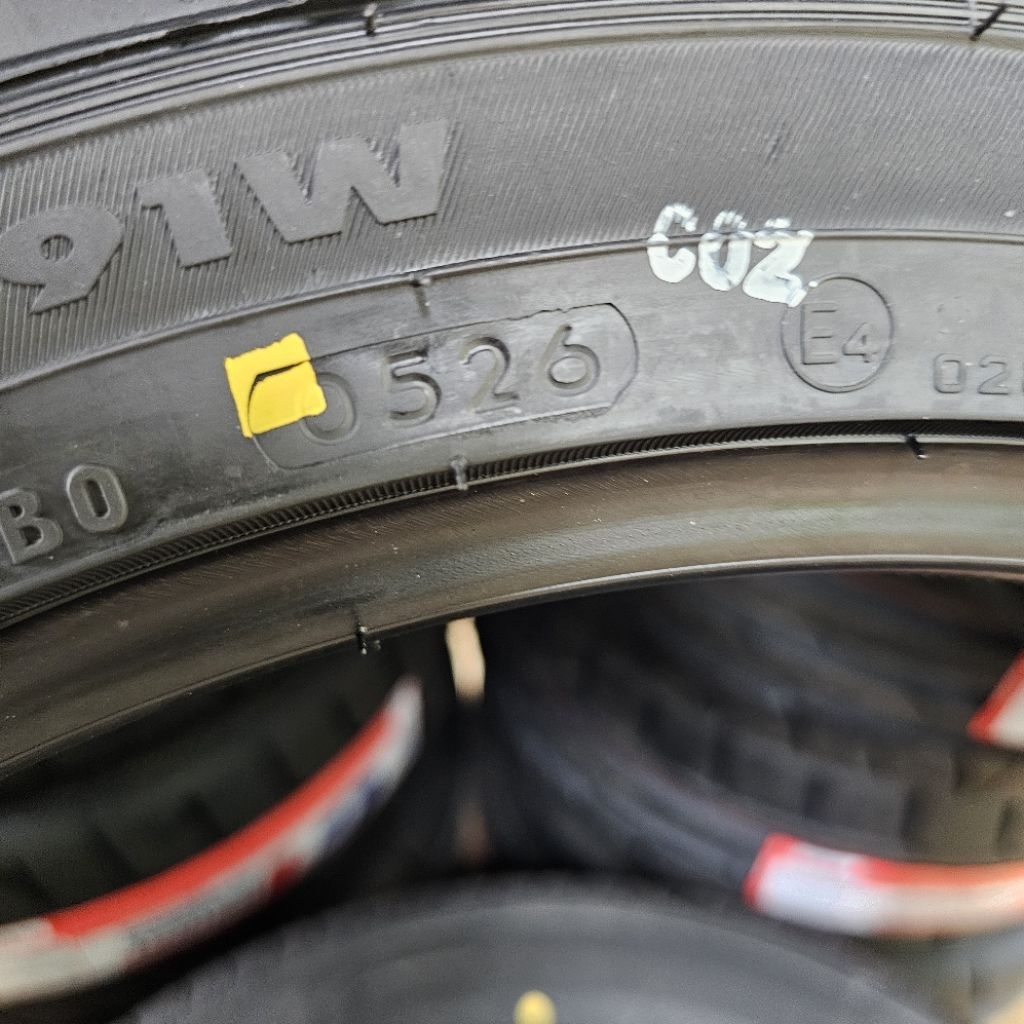 ban 235 40 18 gt champiro sx2