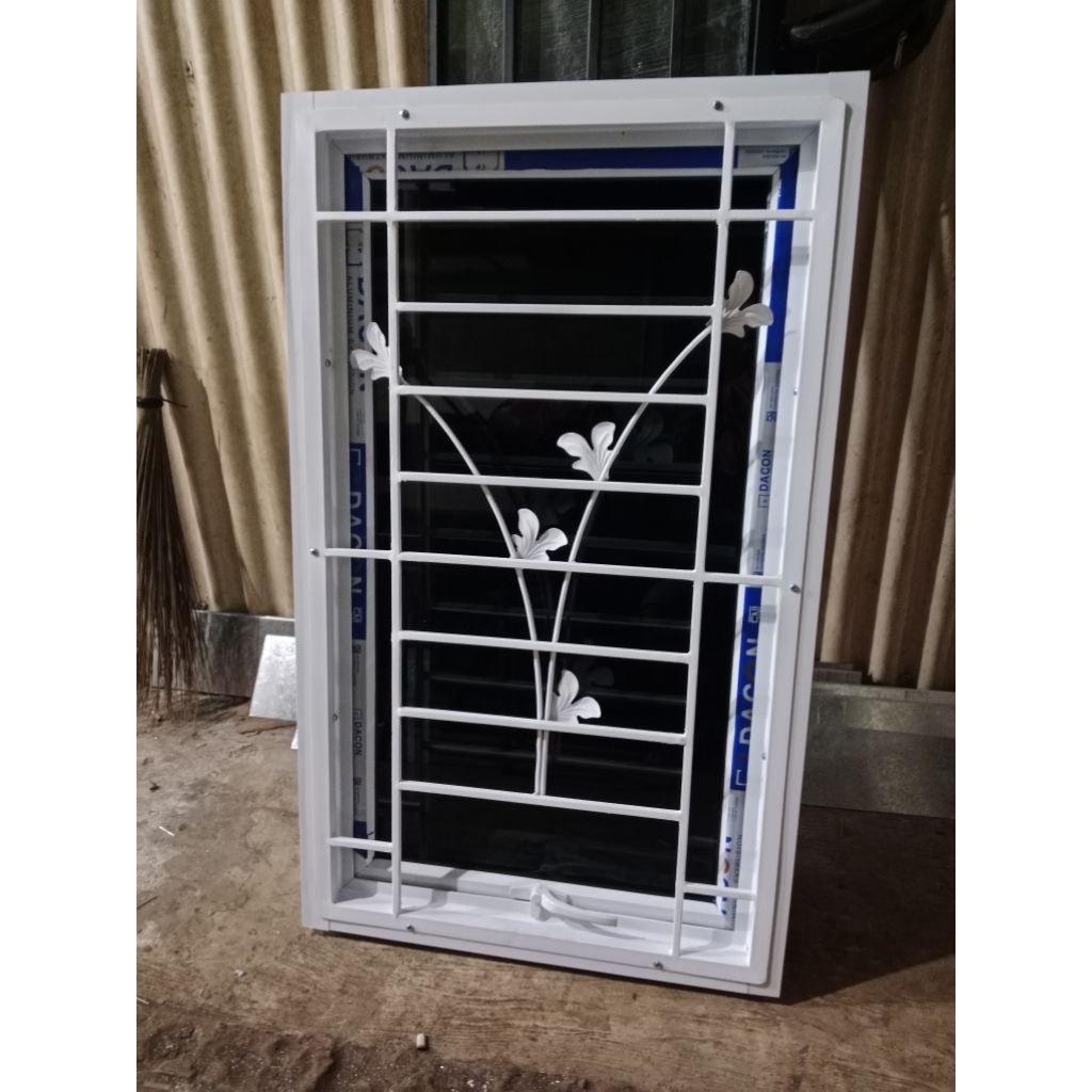 jendela+kusen alumunium 3in +teralis besi, free packing kayu