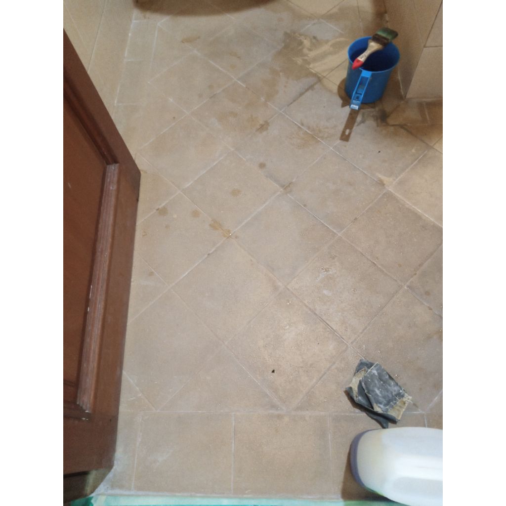 poles lantai keramik kamar mandi