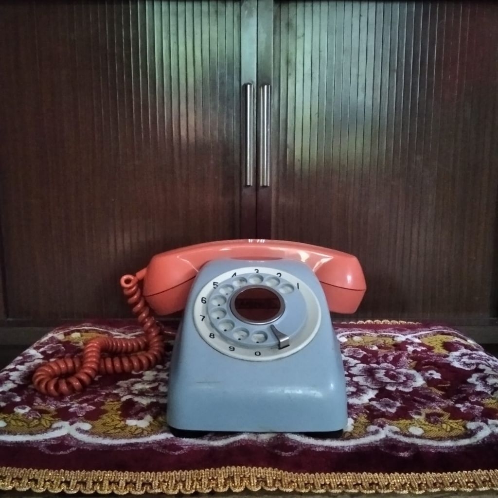 Telepon Rumah Telepon Putar Jadul Antik Vintage Lawas Kuno dengan Desain Klasik 