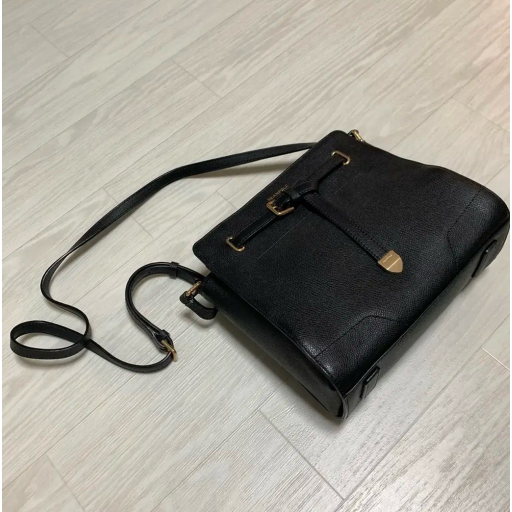 preloved sling bag hitam beanpole