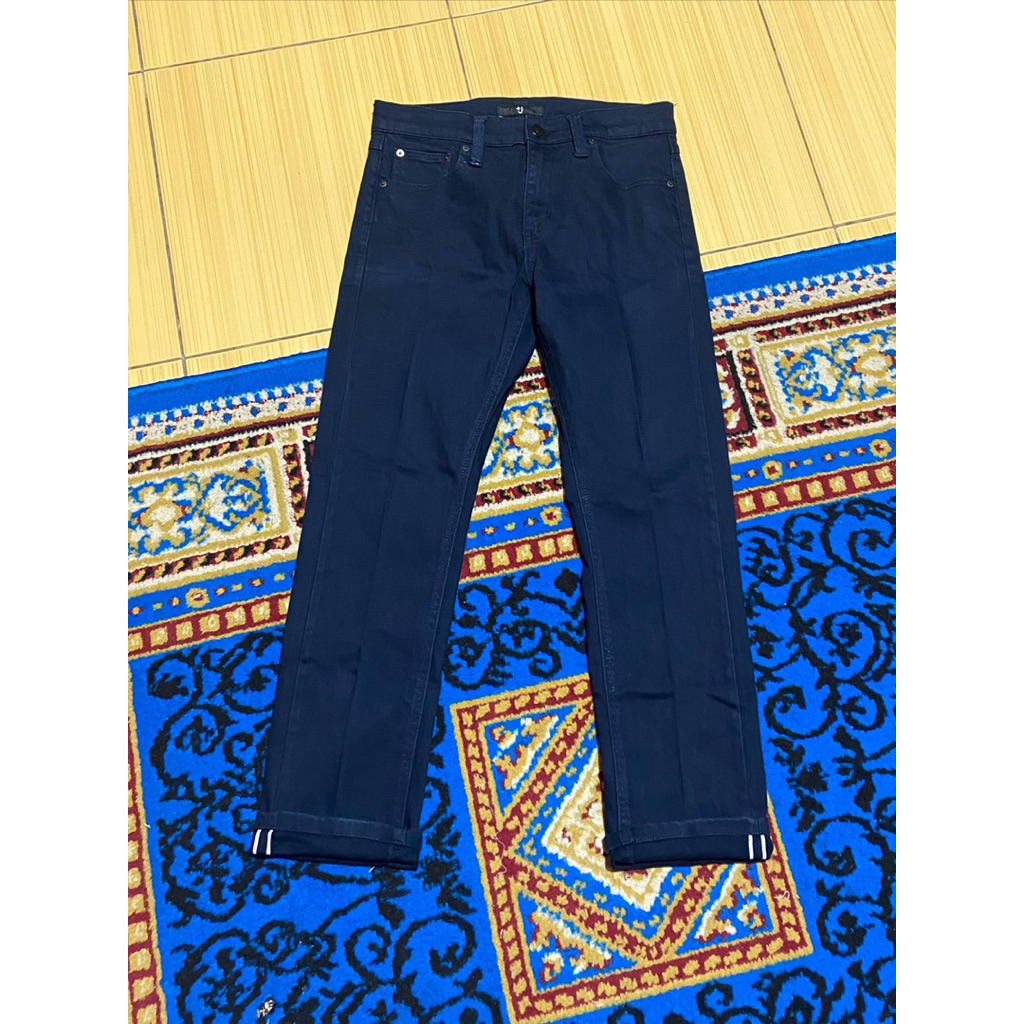 Celana Jeans Uniqlo Selvedge Original Navy - size 29