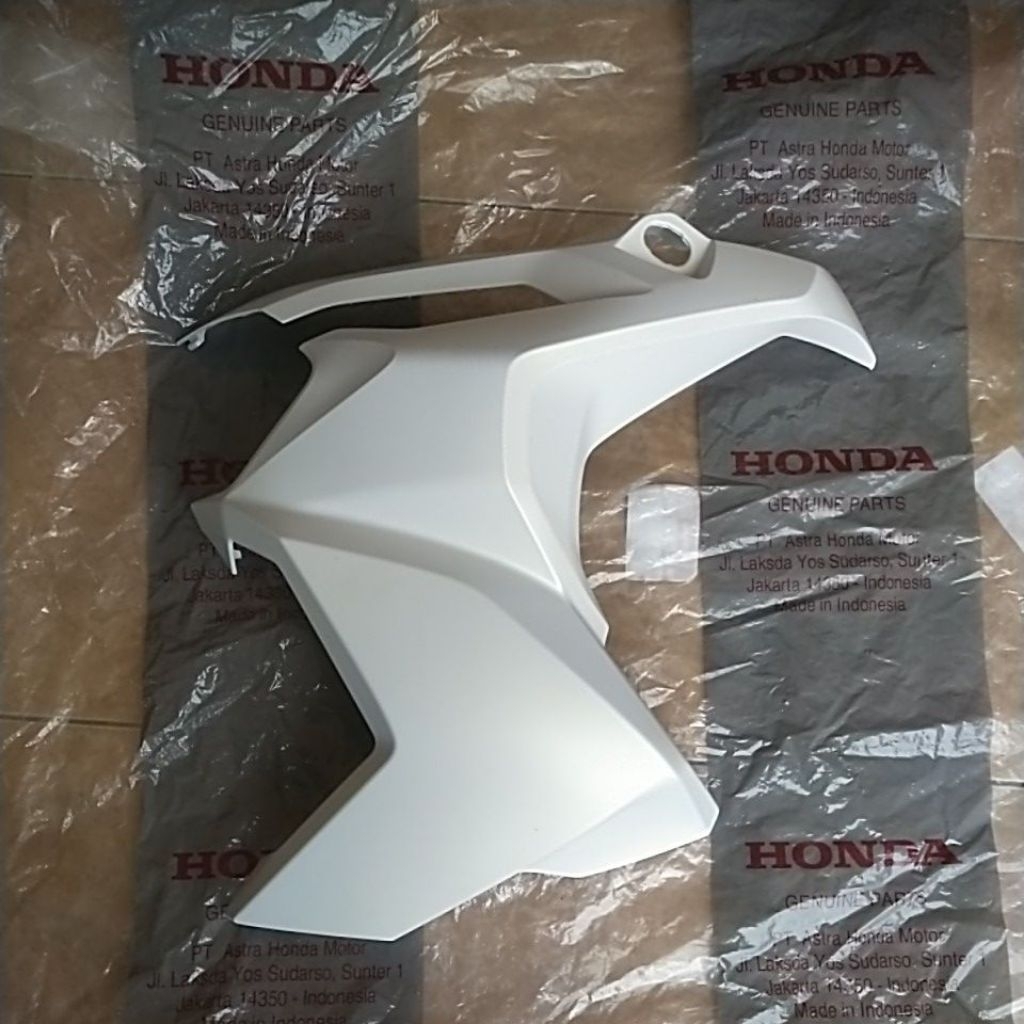 64502 K0W NA0ZJ - sayap kiri K0W - ADV 160 putih dop. original baru