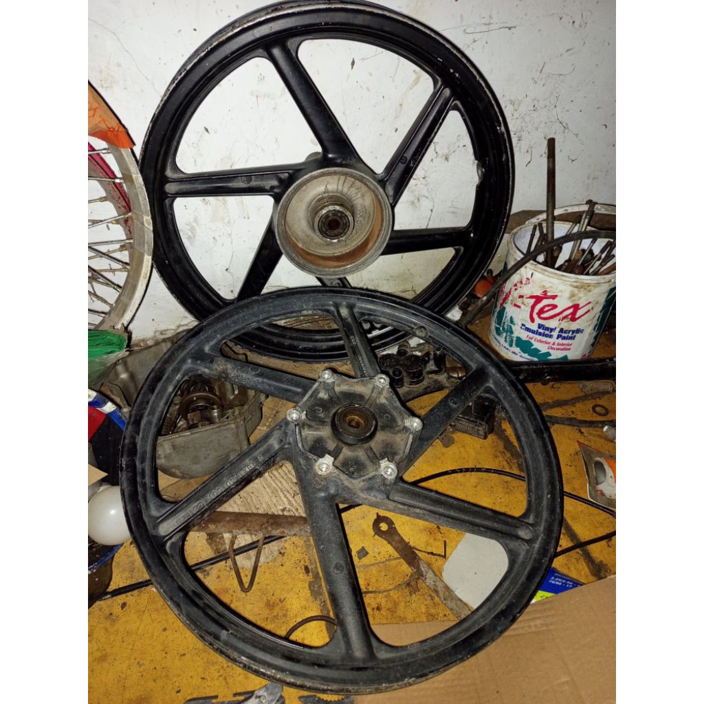 velg depan belakang megapro new primus r18
