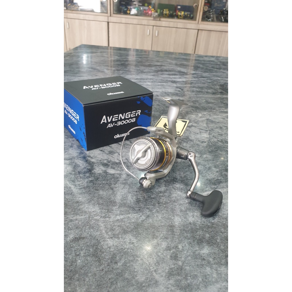 REEL OKUMA AVENGER AV-3000B NEW