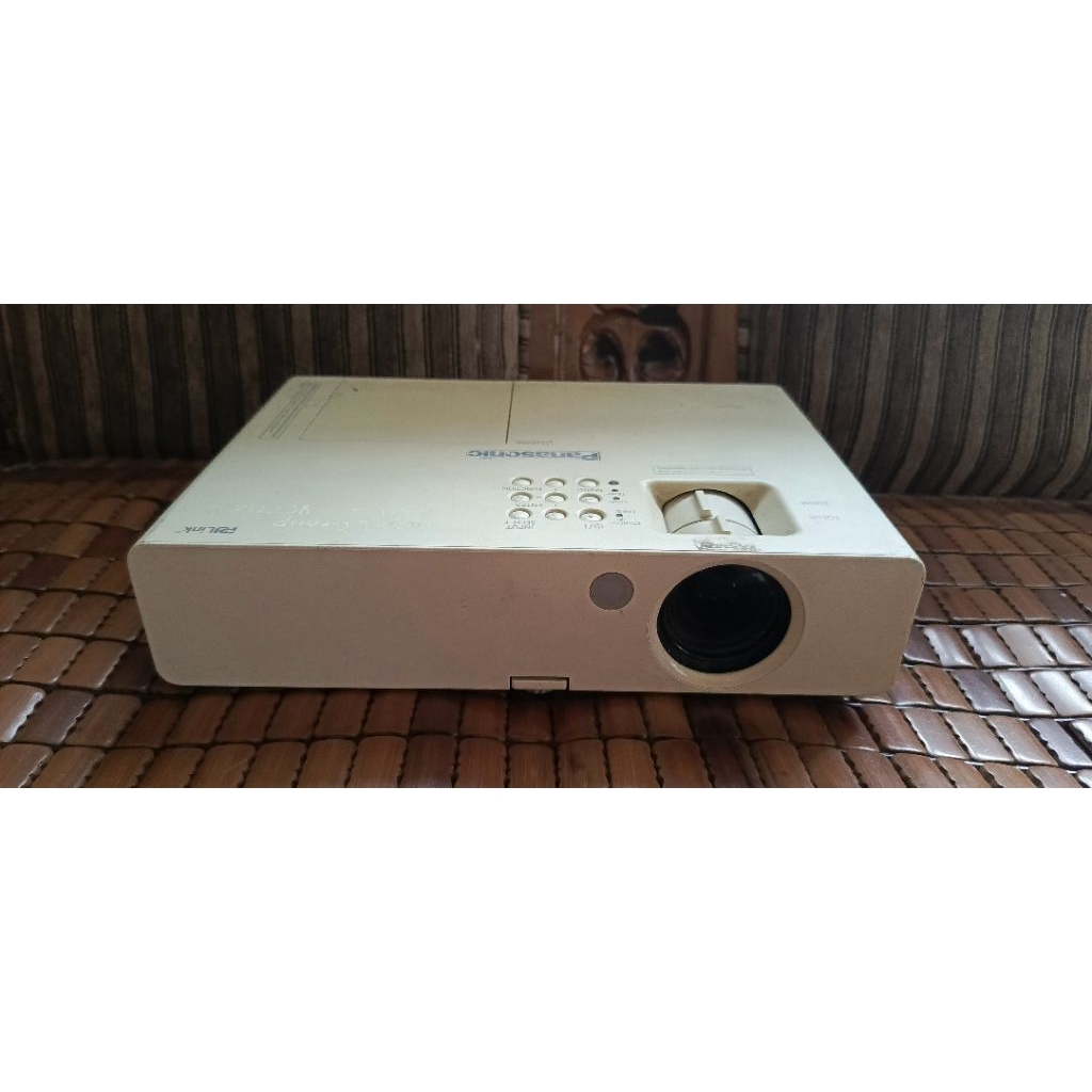BAHAN Panasonic Projector PT-LB1VEA