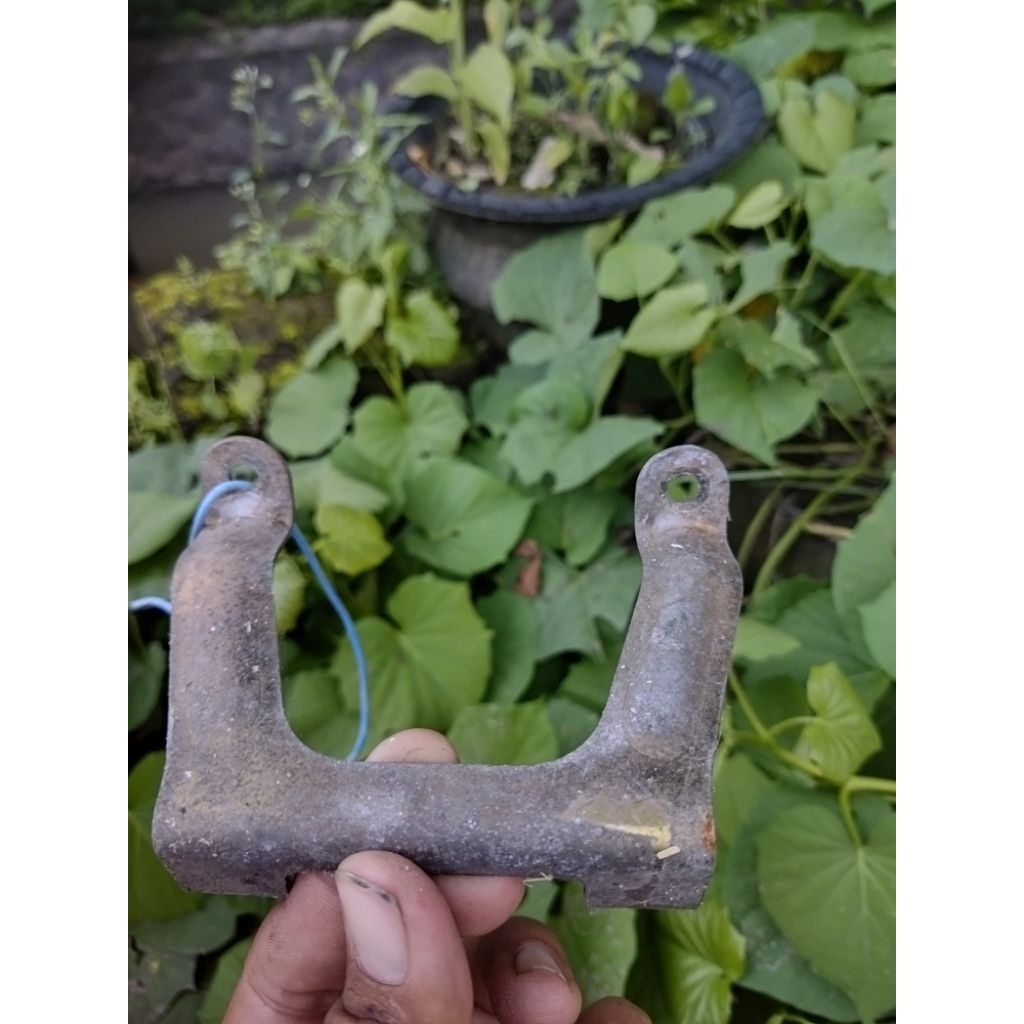 dudukan pangkon lampu depan Yamaha sigma original