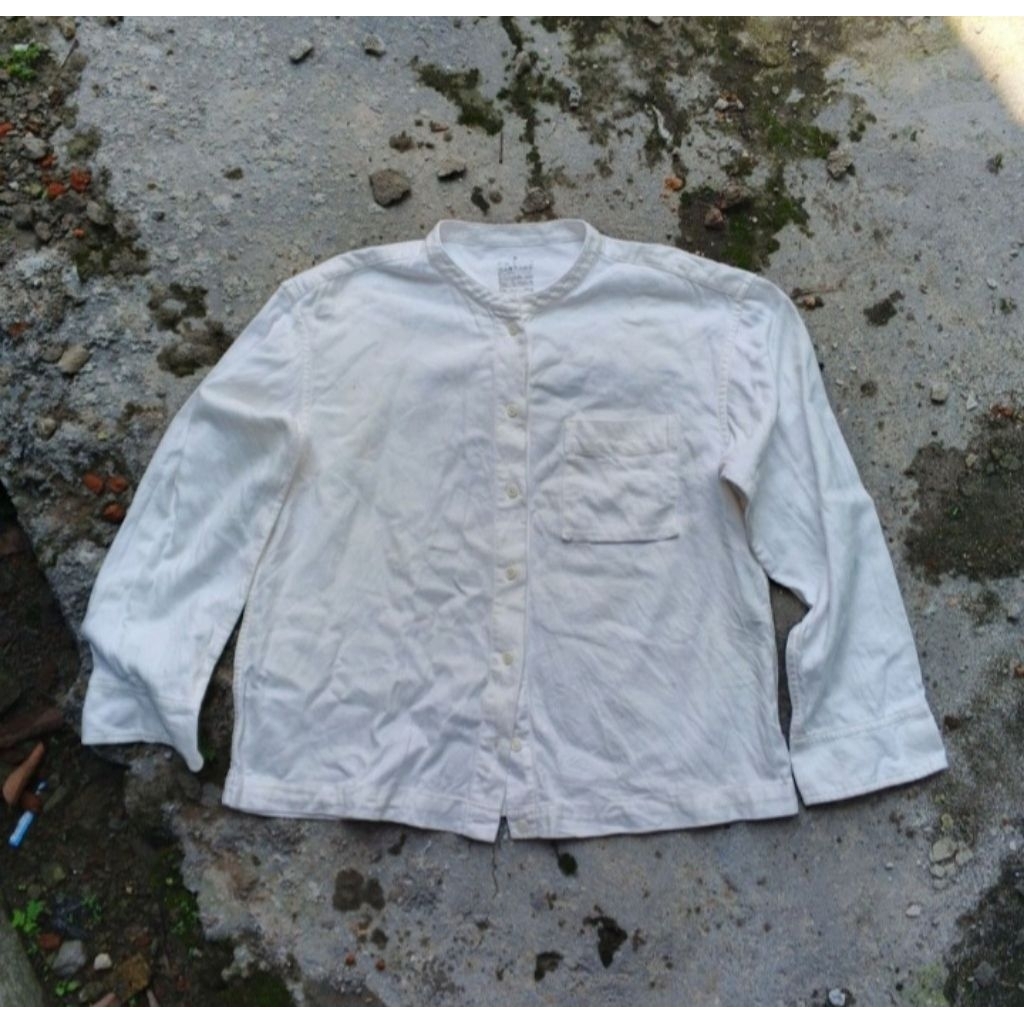kemeja putih muji