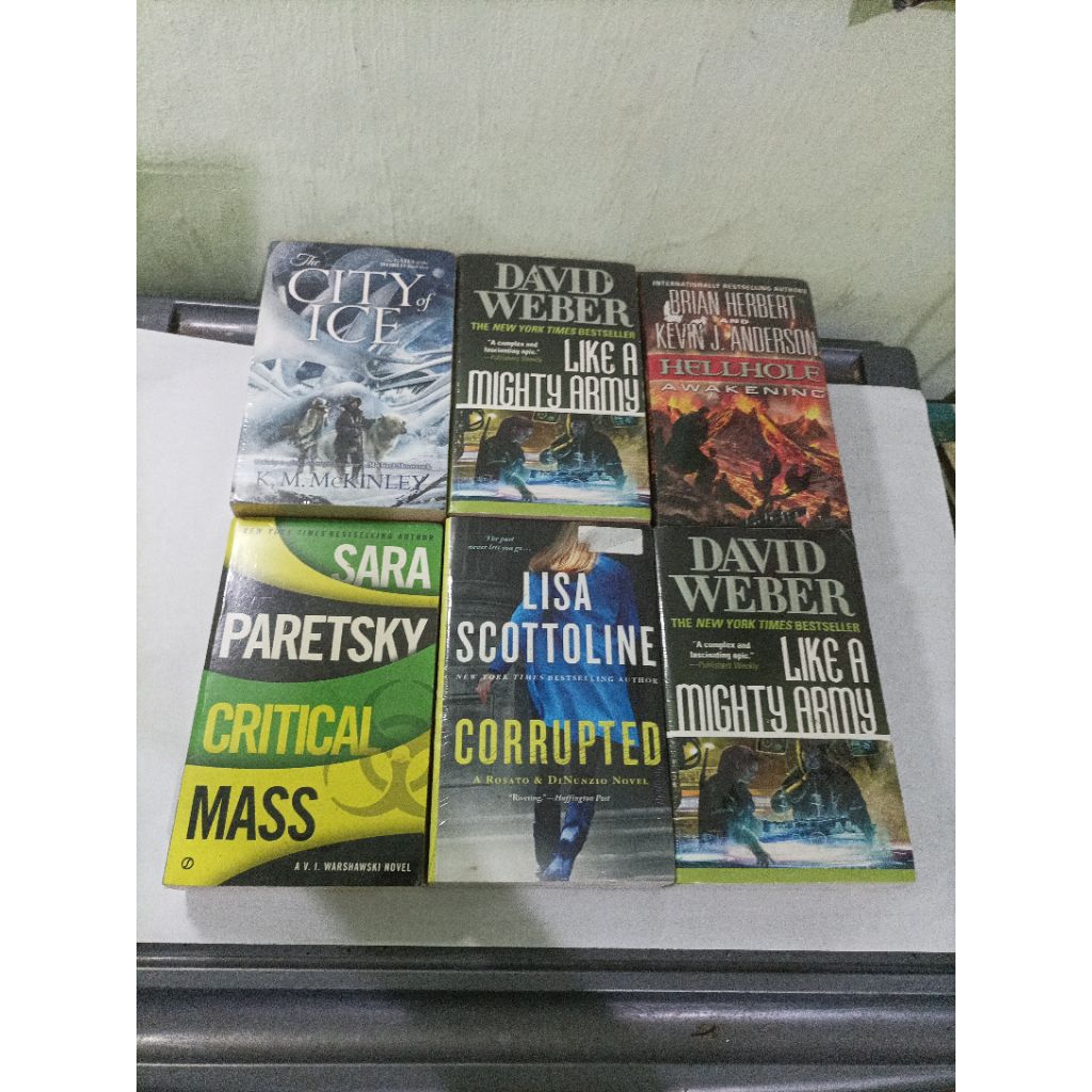 Novel import Like a Mighty Army (David Weber ) ,  Corrupted (Lisa Scottoline) , Critical Mass (Sara 