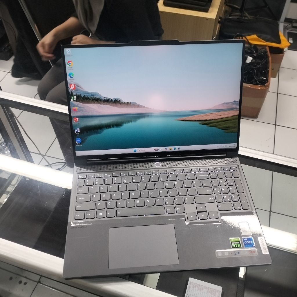 Lenovo legion slim 7 16IRH8  i7-13700H RAM 32GB/SSD 1TB RTX 4060 8GB