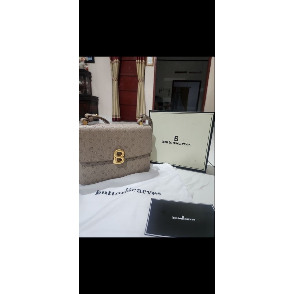 THE AUDREY MONOGRAM BAG MEDIUM - TAUPE