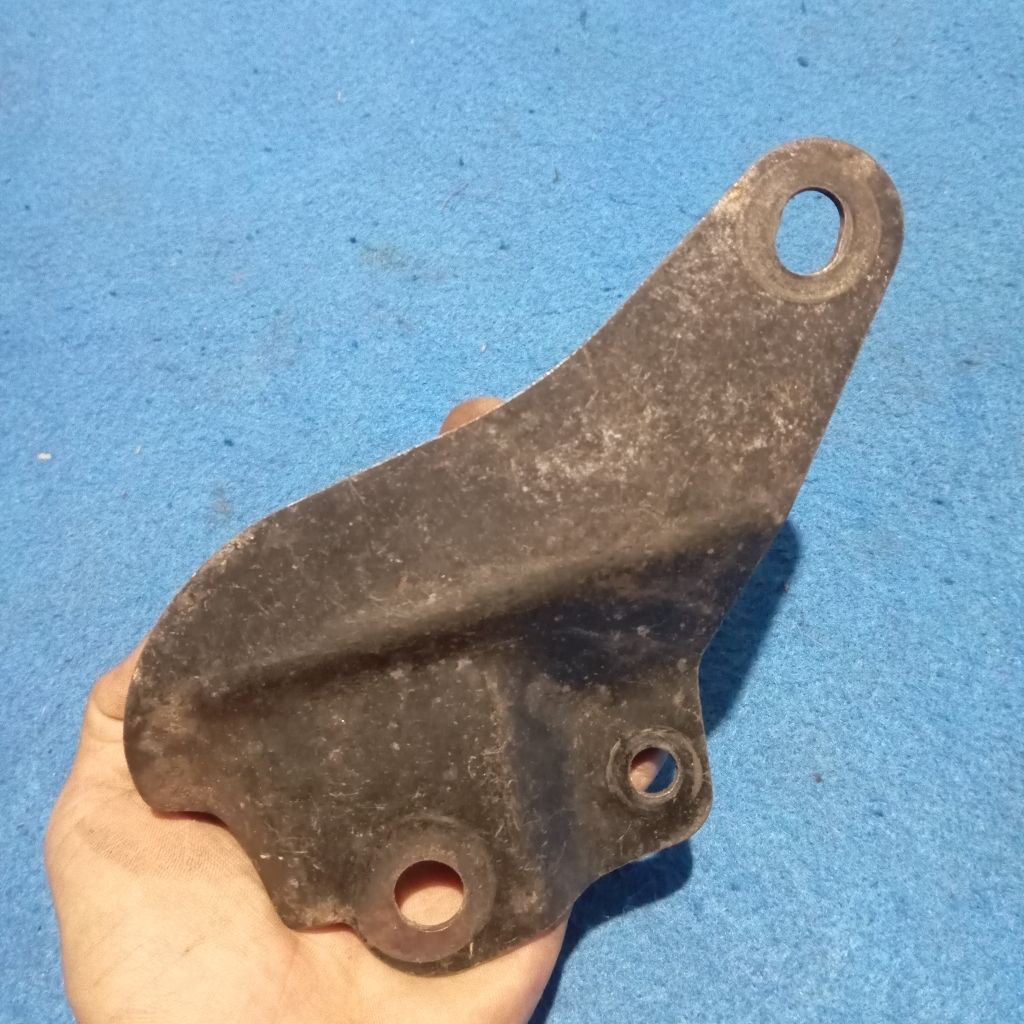 bracket pangkon dudukan gantungan knalpot yamaha Jupiter z original