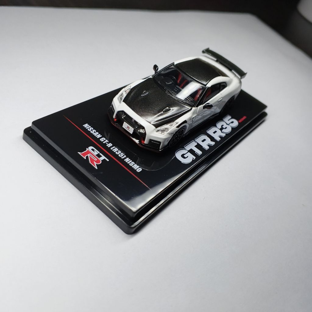 INNO64 Nissan gtr r35 nismo white