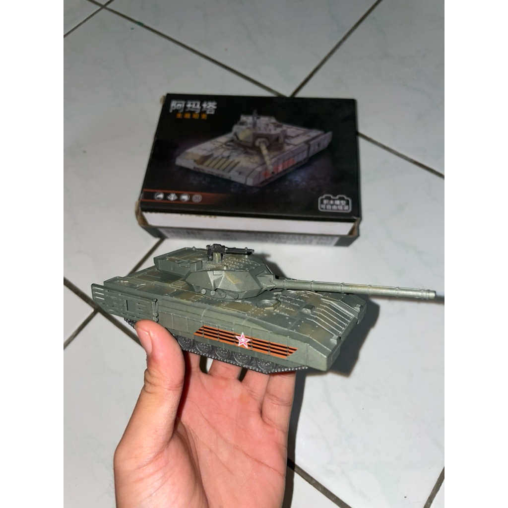 Tank T-14 Armata Russia 1/48 Xuja model