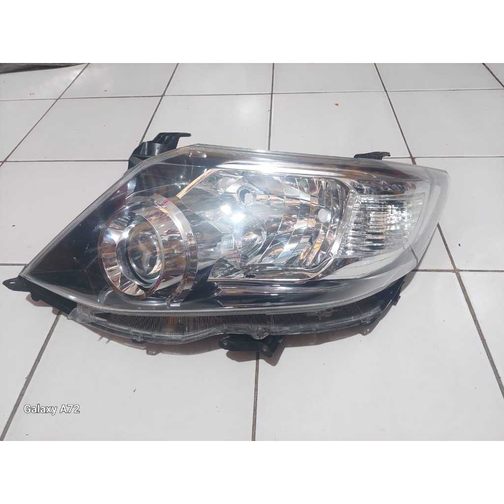 Headlamp Tooyota Fortuner Grand Vnt 2015