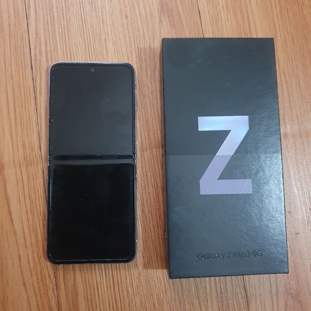 (PRELOVED) Samsung Galaxy Z Flip 3 5G Second