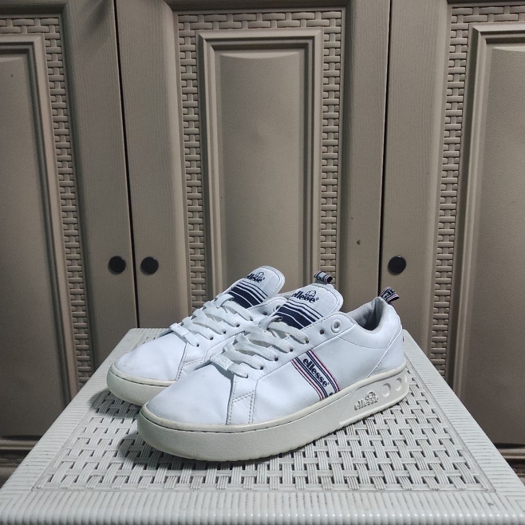 Sepatu ellesse kulit putih original