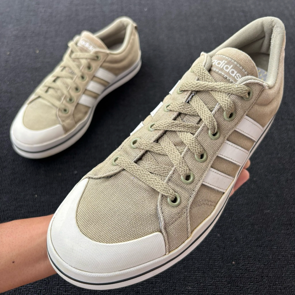 sepatu ADIDAS  Size 43 Insole 26,5cm