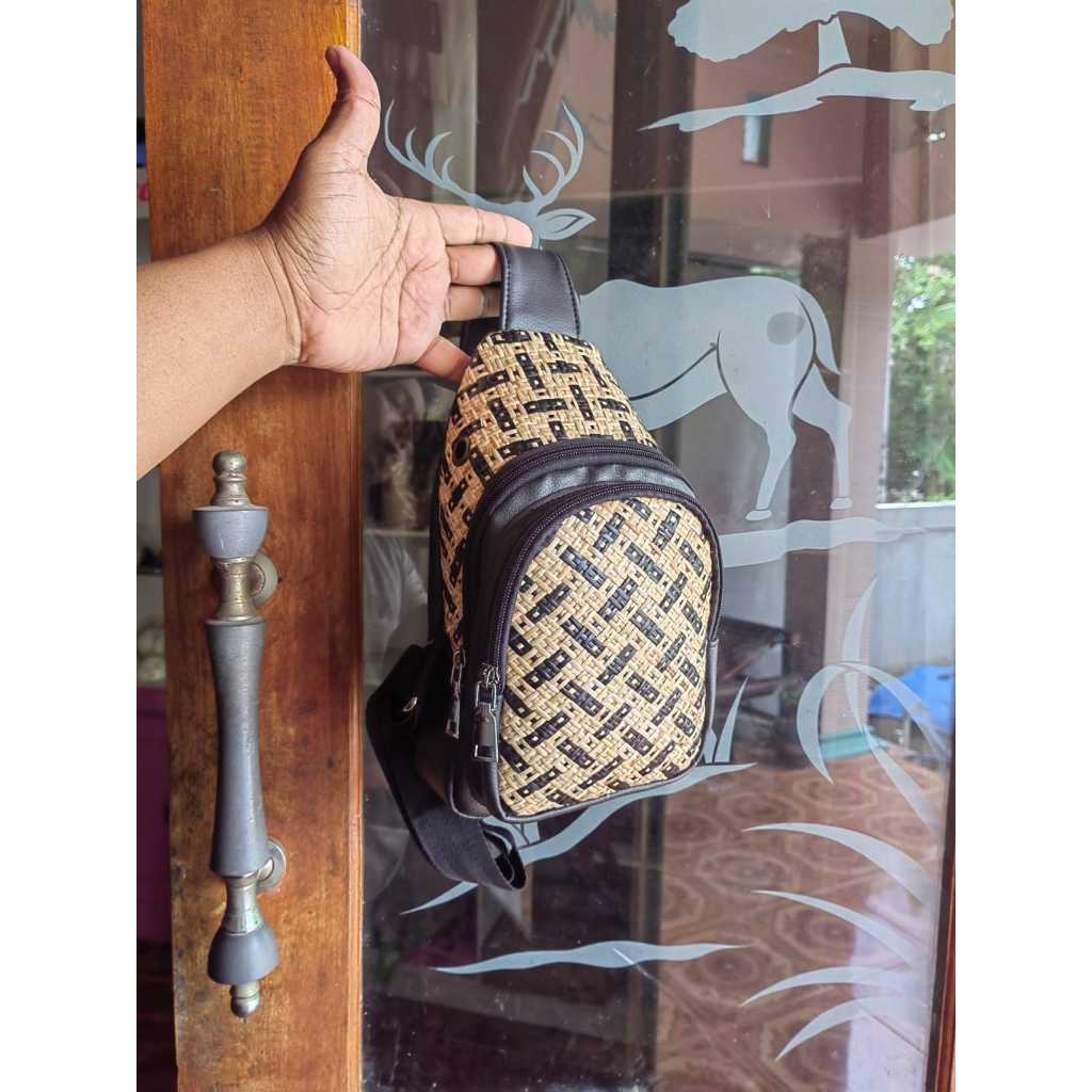 Tas Anyam Rotan Kalimantan