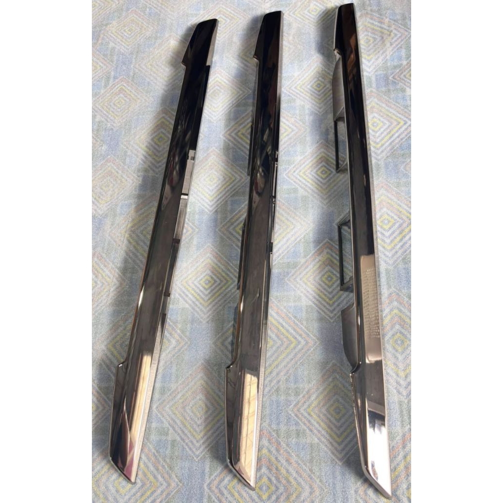 List Trunklid trunklid INNOVA LAMA 2004 sampai 2011 BLACK CHROME