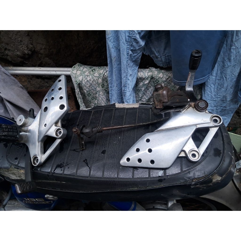 Step footstep foot step injekan kaki depan cbr 150 r cbr150r Thailand cbu lama original ori copotan 
