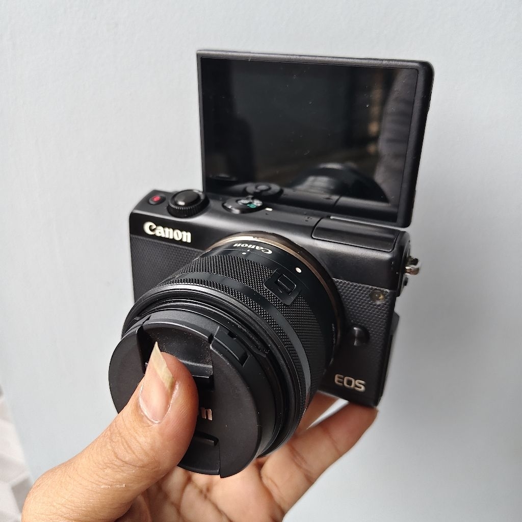 Canon eos m100 like new / mirorrless canon m100