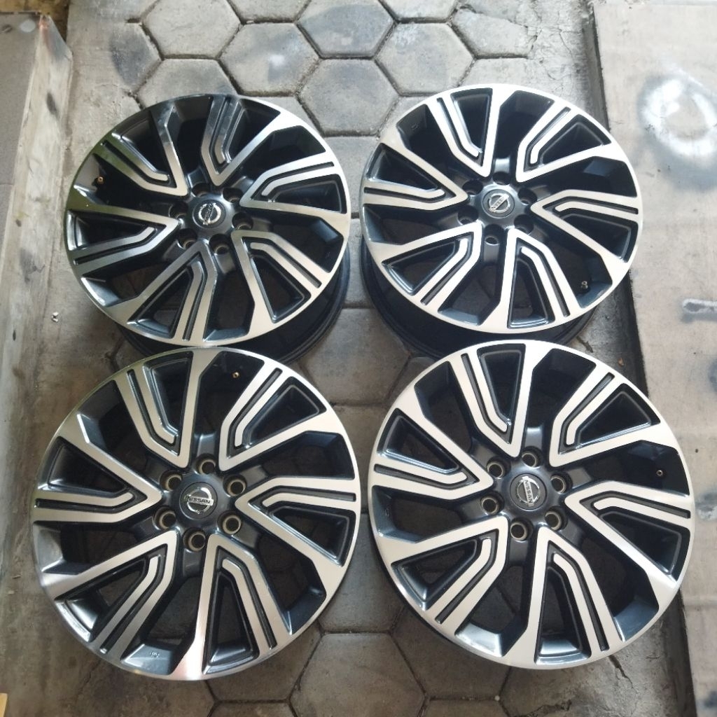 Pelek nissan terra R18 pcd 6x114 original. pnp navara