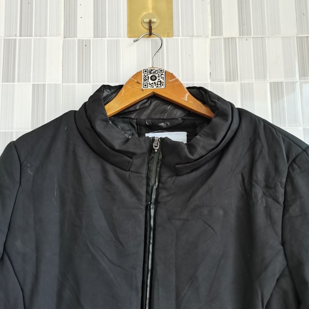 1364. PARKA MONCLER CANVAS TEBAL WARNA HITAM SIZE L PRELOVED