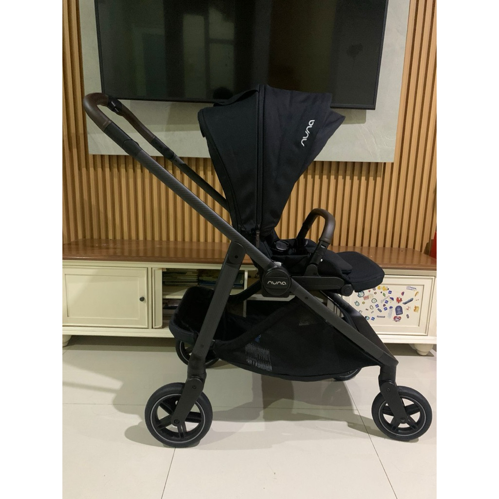 Stroller Nuna Swiv 360 Warna Caviar