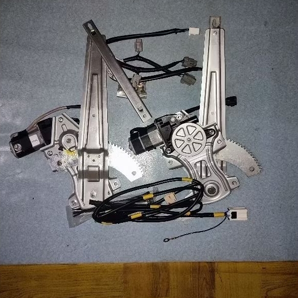 Regulator dan Dinamo Penggerak Regulator Power Window Pintu Tengah Kanan Kiri Set Datsun Go/Go+ Orig