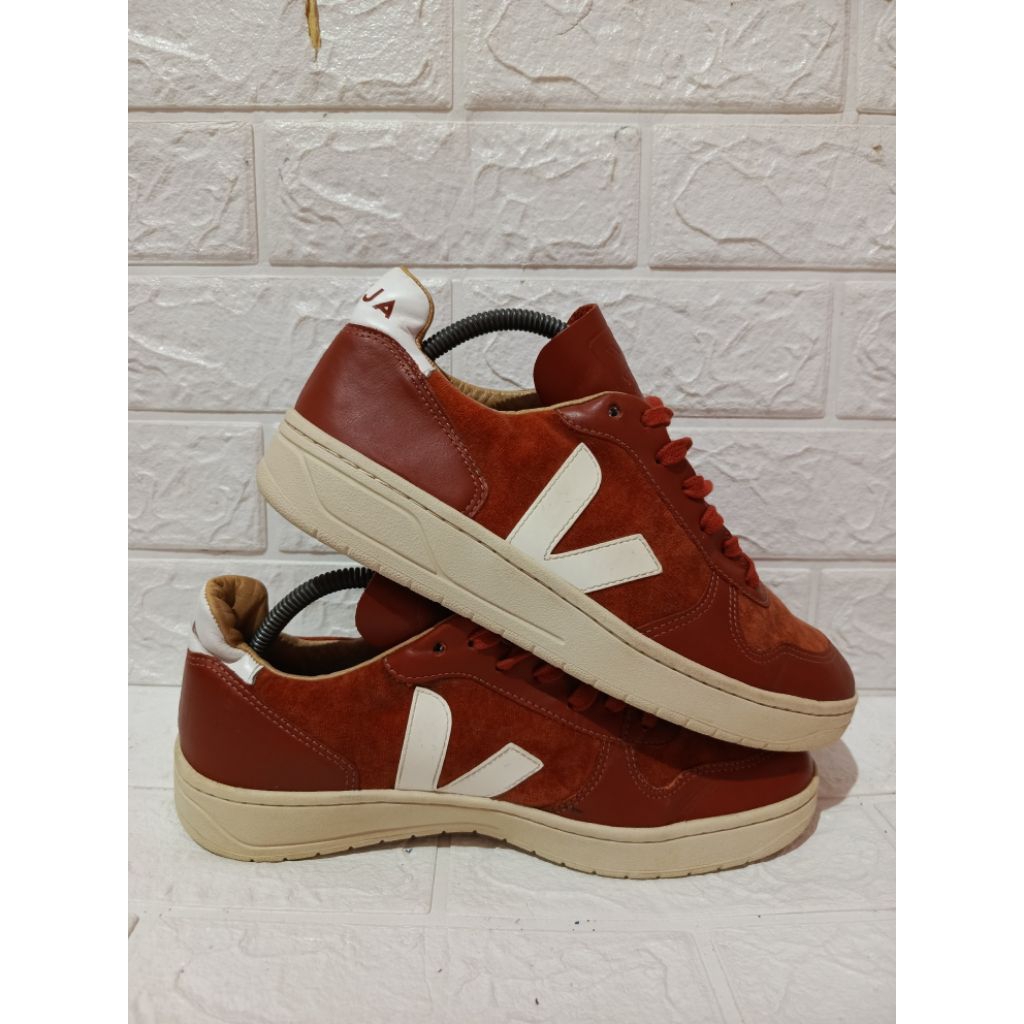 Sepatu Sneakers Veja V10 Suede Red White Lace Up size - 42