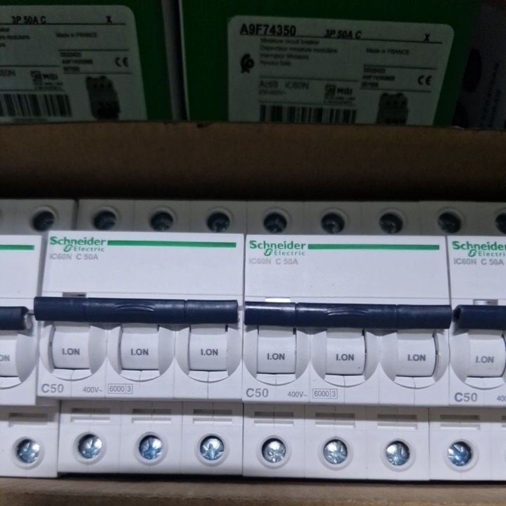 MCB SCHNEIDER IC60N 3P-50A