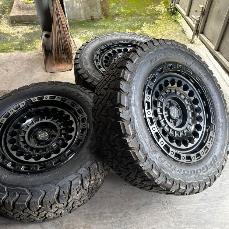 Velg 2ND original Black Rhino RIng 20 H6x114.3 Black set Ban BF Goodrich KO3 305/55 R20