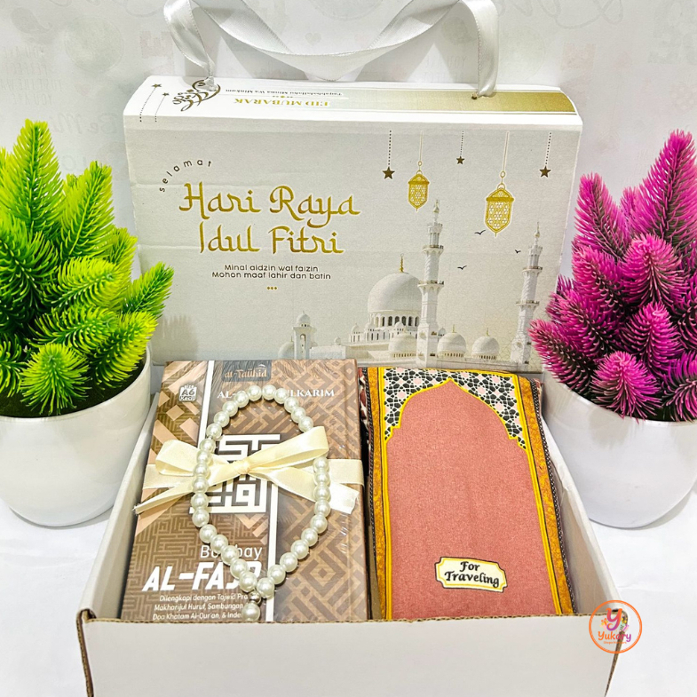 Hampers Eid Mubarak - Set Al-Qur’an & Sajadah Travel