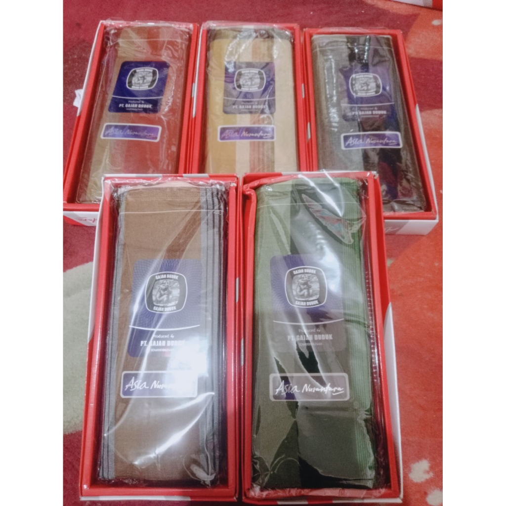 Sarung gajah duduk asia Kotak