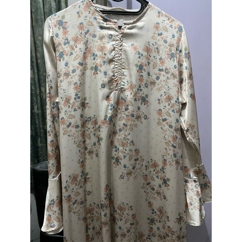 PRELOVED DRESS - PURU KAMBERA