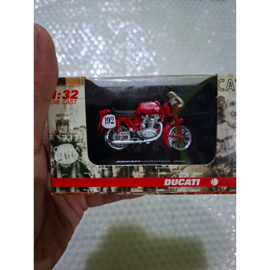 Miniatur diecast newray Ducati Marianna 1956 skala 1:32