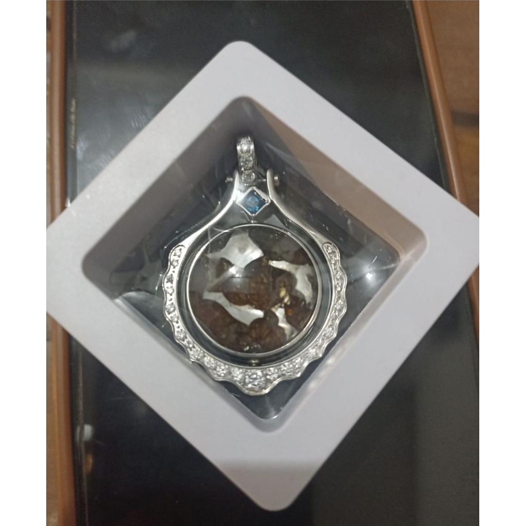 Kalung Liontin Batu Meteor  Pallasite Mewah, Elegant dan Berpamor. Premium dan Langka Limited Editio