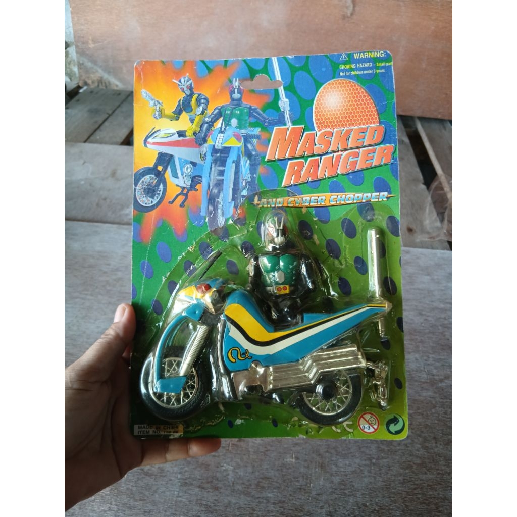 Mainan rare cintage sepeda motor akrobater dan figur kamen rider black rx