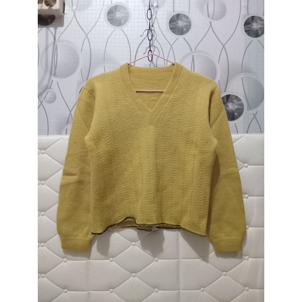 Sweater rajut crop kepang lucu warna soft yellow