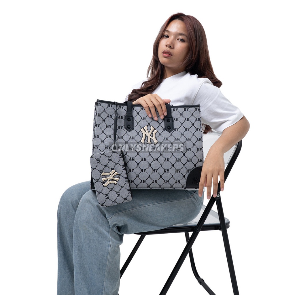 MLB NEW YORK YANKEES MONOGRAM DIAMOND JACQUARD TOTE BAG BLACK