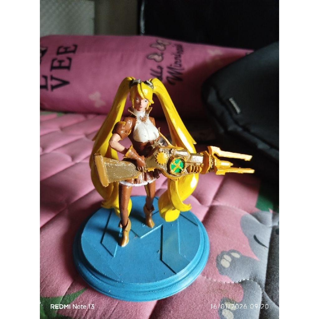 Action Figure Layla Mobile Legend